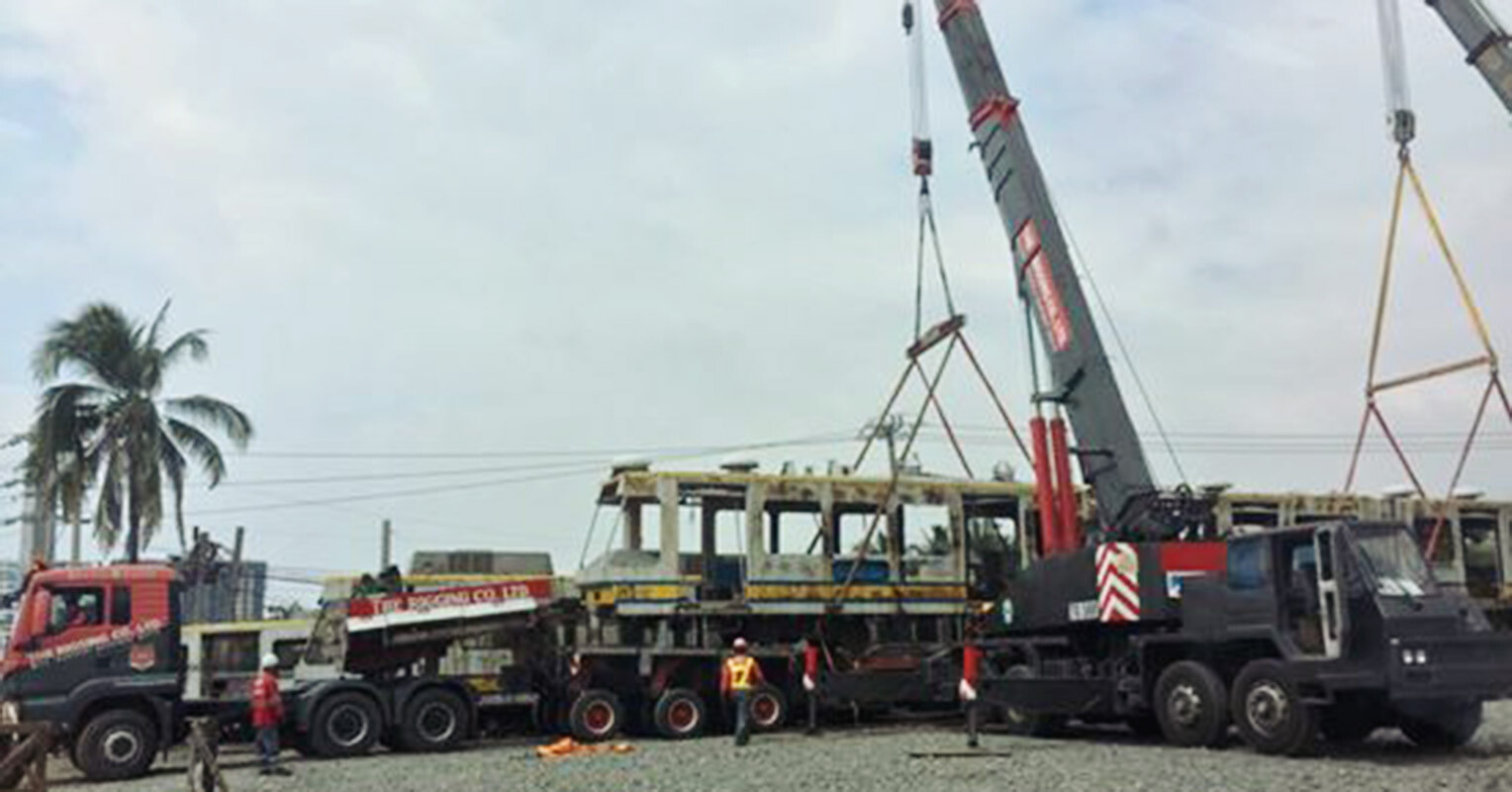 tandem-lift-of-Train-Coach