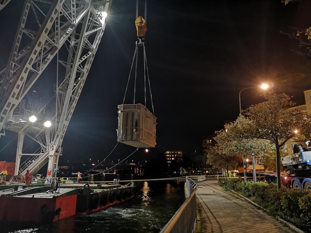 Transformer under hook of floating crane