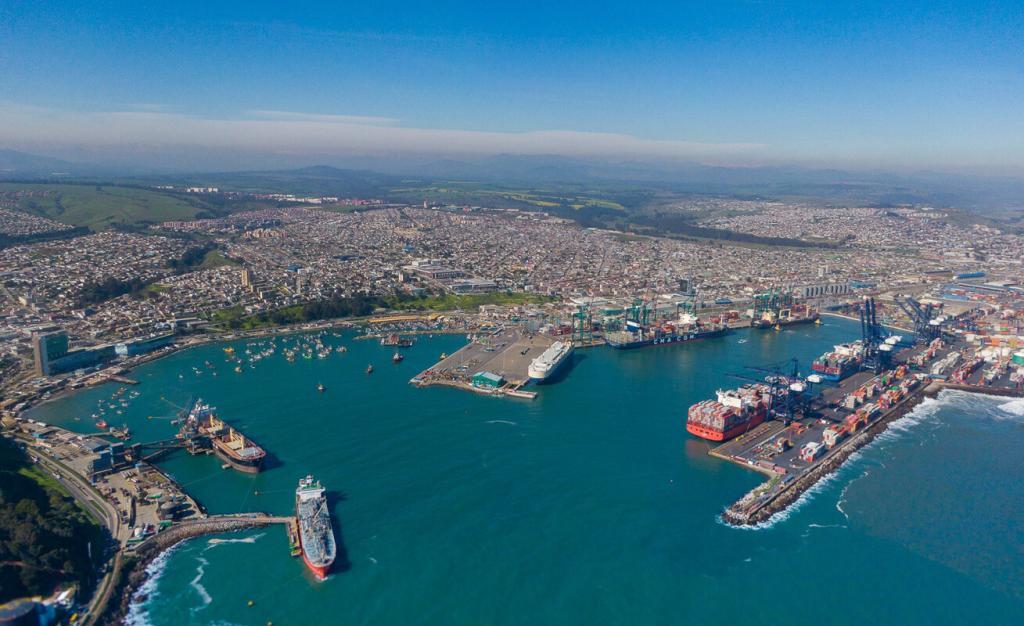 Photo of Five ships under the agency of Ian Taylor in the port of San Antonio